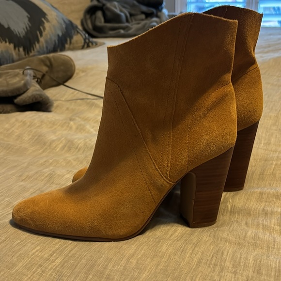 Vince Camuto western boot! Great condition - Picture 2 of 5